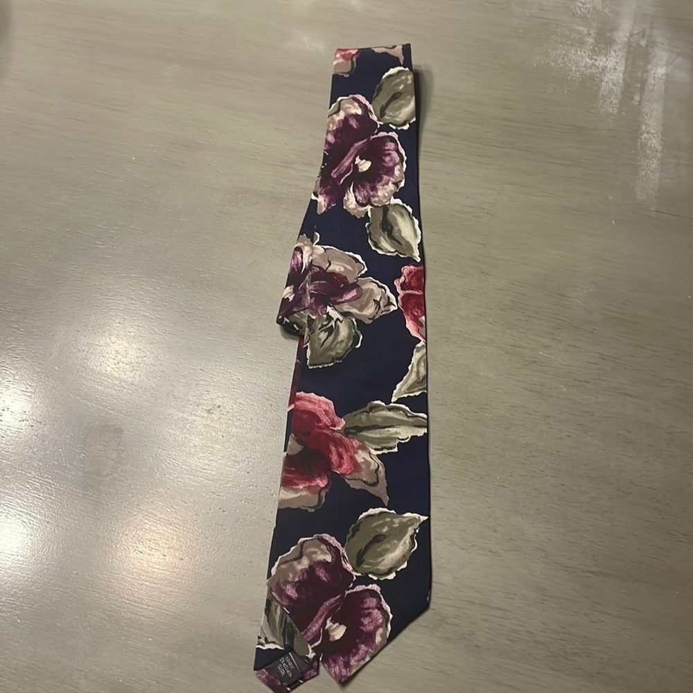 HALSTON silk tie